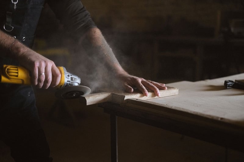 Aménager un atelier de bricolage fonctionnel dans son garage en 2026