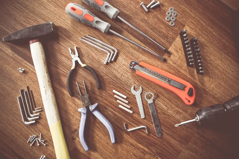 Choisir les outils et fournitures indispensables