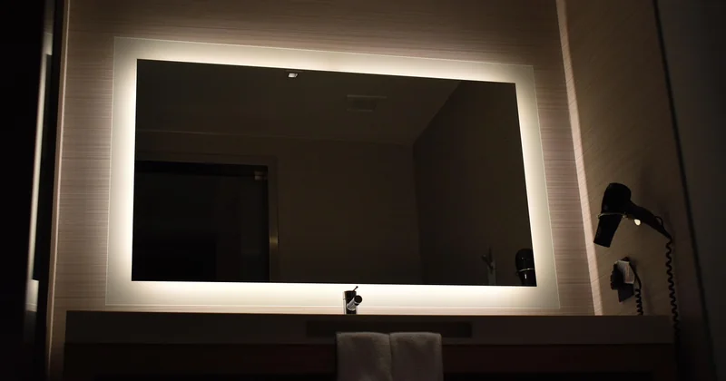 Le grand miroir rond 120 cm avec LED : ce qui change vraiment