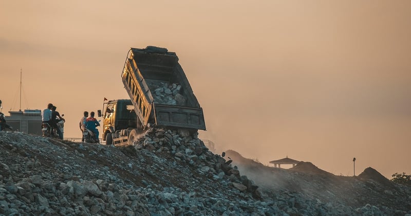 Le vrai coût d’une location de benne à déchet : nos astuces pour économiser