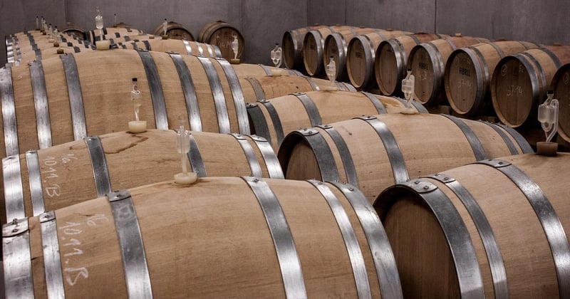 Découvrez comment obtenir un prix attractif pour une cave à vin sur mesure sous escalier